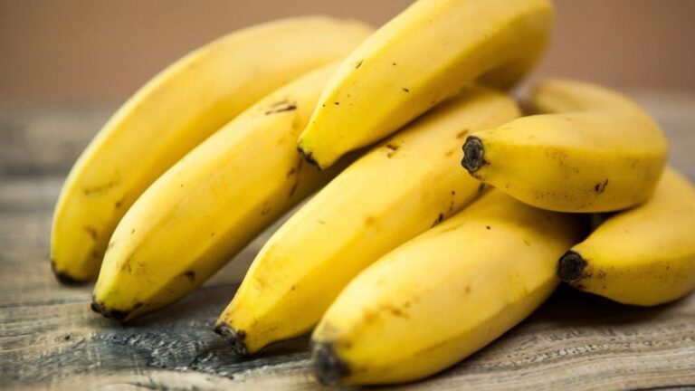 El truco casero para retrasar la maduración de las bananas