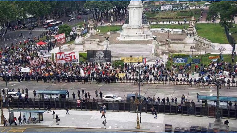 Máxima tensión en la previa de la marcha de jubilados frente al Congreso